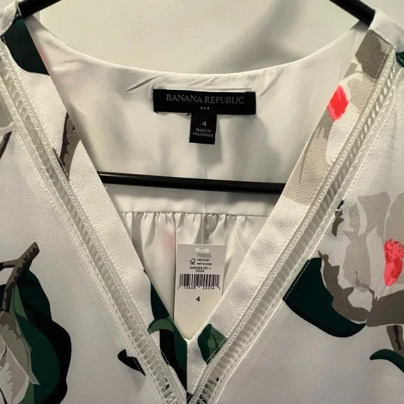 Banana Republic Factory Dress - Size 4 - It has pockets! - Picture 4 of 7